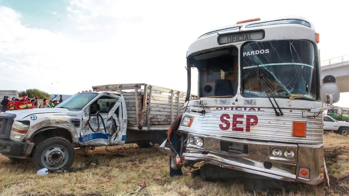 01 Estudiantes del Tec Saltillo se accidentan en la Durango3